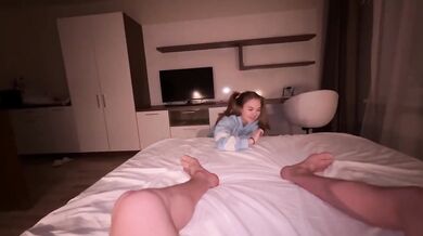 I know how to seduce older men with my tight teen pussy