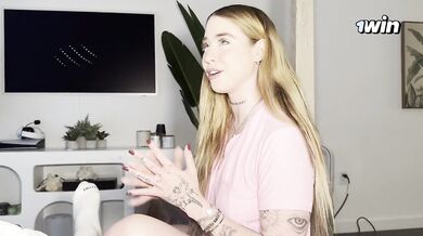 Morning Wood Sucked Off By Beautiful Green Eyed Step Sis- Rosie Rider