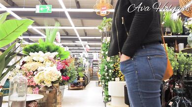 No Bra Shopping – See-Through Top & Big Ass in Tight Jeans
