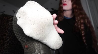 SMELLY SOCKS AND FOOT WORSHIP
