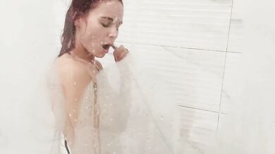 Naughty girl loves to play with her pussy in the shower and cum