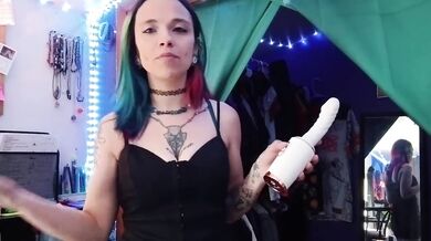 Savage Siren Tests New Sex Machine Until She’s Destroyed