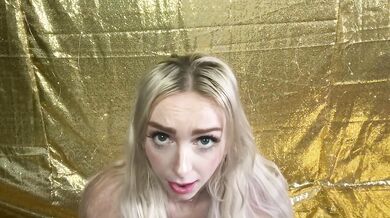 Photographer worships his slutty blonde model who gushes and begs for more