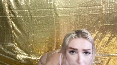 Photographer worships his slutty blonde model who gushes and begs for more