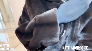 Nylon stockings asmr German milf furcoat choking on pelz