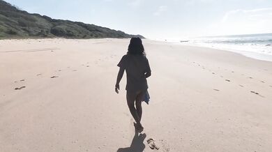 Amateur MILF flashed her big ass tits on nude beach while rubbing her clit raw