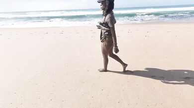 Amateur MILF flashed her big ass tits on nude beach while rubbing her clit raw