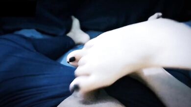 Cum drips down black nails toes she worships your soles
