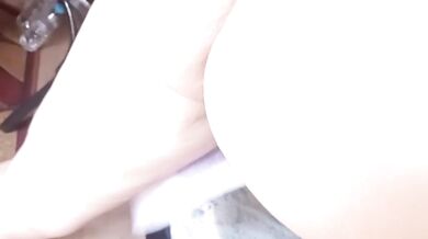 Vickybluexxx chokes on her hubby’s fist after shower cumming