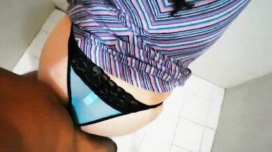 Rapidín casero levantándole el vestido metiéndole la verga a su pareja real