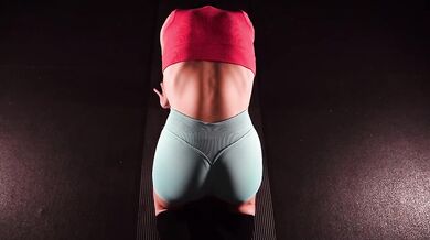 Sensual yoga babe deep in flexible ass edging