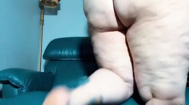 BBW roommate wrecks couch with gushing solo squirt please cum inside me