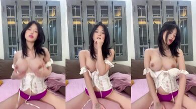 Thai onlyfans girl plays with her dripping pussy after work