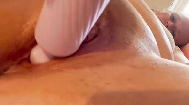 BBW Plays With Her Tight Pussy Until She Gushes