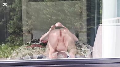 Belle grosse femme gets used in the scorching sun