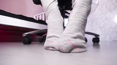 Colombian BBW Dominates Foot Worshipping Little Slut Until She Gushes