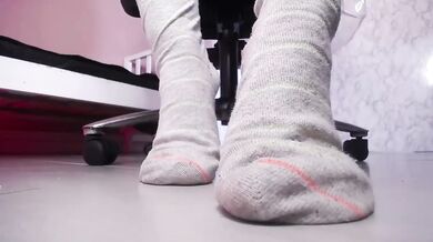 Colombian BBW Dominates Foot Worshipping Little Slut Until She Gushes