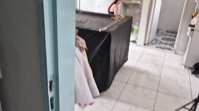 Safada latina te molha na vizinhança de rabo durão e peitão