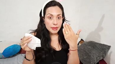 ASMR limpieza facial relajante ricas tetas mexicanas POV tetona y culona