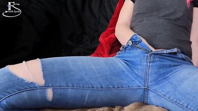 Faith Synde's Jeans Fetish Quick Cum Barefoot Solo