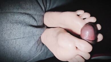 Milf Latina footjob destroys her soft soles with hot cum drip