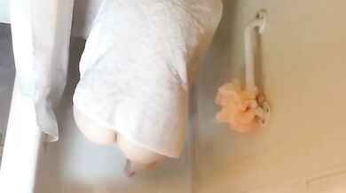 Pov Hana gets wrecked in steamy shower solo