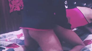 Travesti femenina con tacones altos destroza el ano y grita sin parar