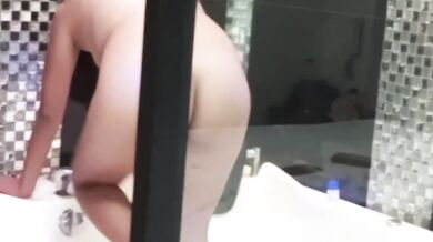 Virgin hermanastra whimpers help on my bed then gets pounded and pisses in hardcore raw fucking