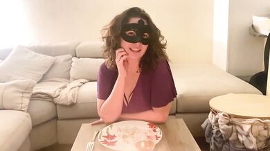 Amateur brunette POV her valentine day blowjob destroyed with crampies