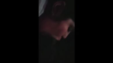 Ella hace venir a su esposo en 3 minutos con una mamada hambrienta y leche por poco nos cachó su esposa