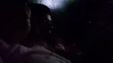 Ella hace venir a su esposo en 3 minutos con una mamada hambrienta y leche por poco nos cachó su esposa