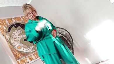 Aimee the mature MILF bitch sucks big hard cock while fingering her dripping pussy