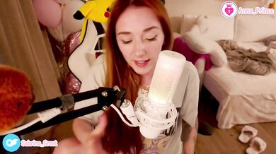 Ginger tease strips naked singing solo for her heart