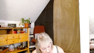 Stuffed panties overflowing gilf shows thick curvy bush for free pussy pop