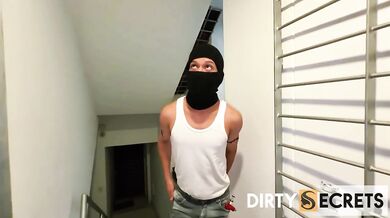 Old man finger fucks 18 year old latina until creampie drips spooning
