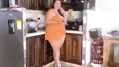 Pizza guy paid in pussy got my big ass dripping with his thick cock