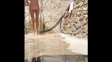 Girlfriend takes a nude shower in public and flashes the crowd