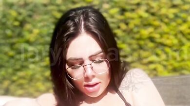 Lary Cubas gets naked in front of everyone exhibitionist peladinha bikini