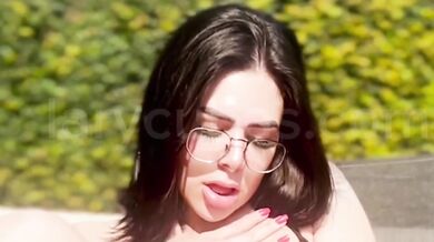 Lary Cubas gets naked in front of everyone exhibitionist peladinha bikini