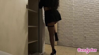 Big-booty latina in miniskirt and stockings gets creamy alone