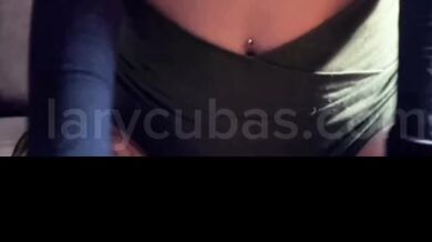 Lary Cubas Striptease sexy amador 18-25 molhada