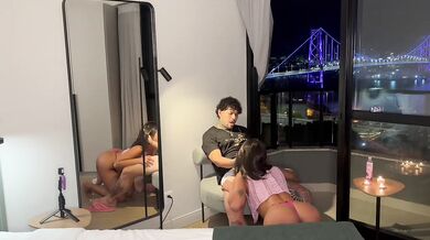 Babe sentou gostoso no pau duro e engoliu creampie pelado