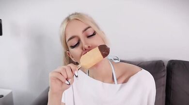 Ultimate messy gaming break pussy stuffed with ice cream popsicle and piss