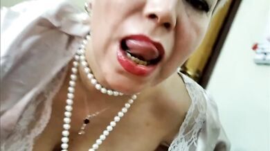 Married mom deep throats her husband’s cock while he licks her dripping pussy raw