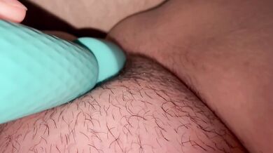 Couldn't help cum while alone girl with vibrator and big O