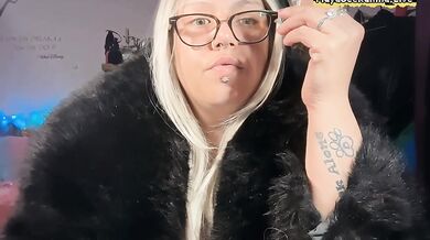 Saggy BBW MILF smokes fur coat big tits till comments drip