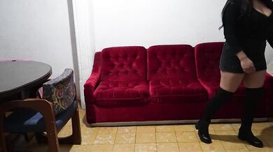 I fuck my girlfriend's friend before she arrives and surprises us (real) I fuck my friend