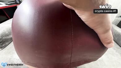 Our homemade porn! A girl with a big ass in a leather skirt loves sex. Sperm on skirt