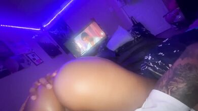 BIG BOOTY BABE SITS ON MY FACE