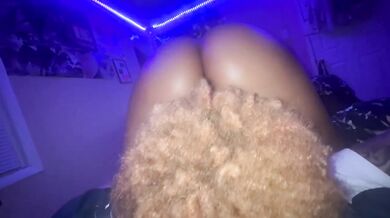 BIG BOOTY BABE SITS ON MY FACE